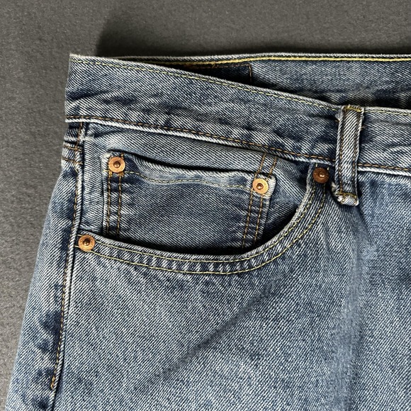 Levis 505 Jeans Mens 36x32 Blue Denim Regular Fit Straight Leg Zip Fly Classic - Picture 4 of 14